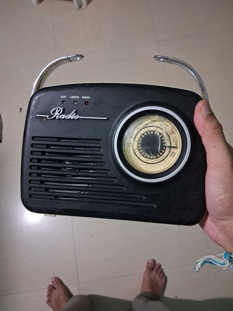 Retro Bluetooth Speaker Radio- not working