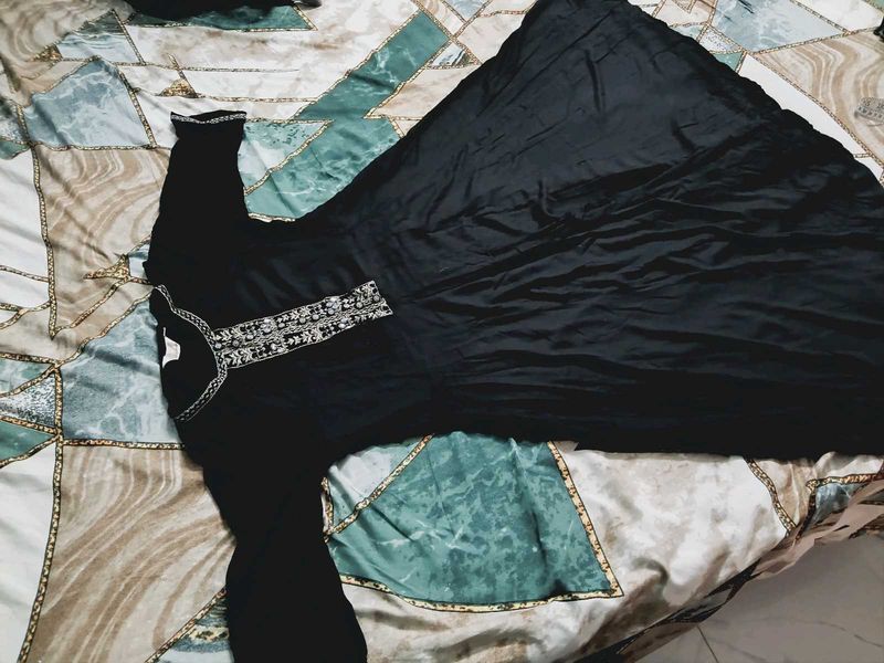 Elegant Black Embroidered Kurta