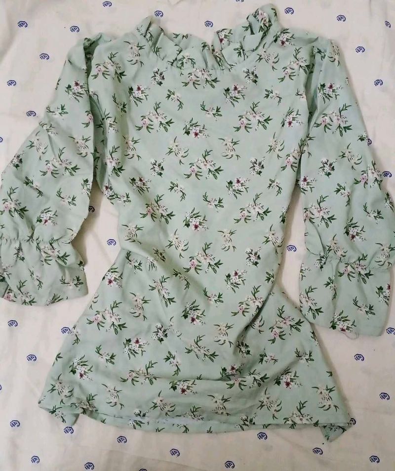 Floral Print Ruffle Neck Top