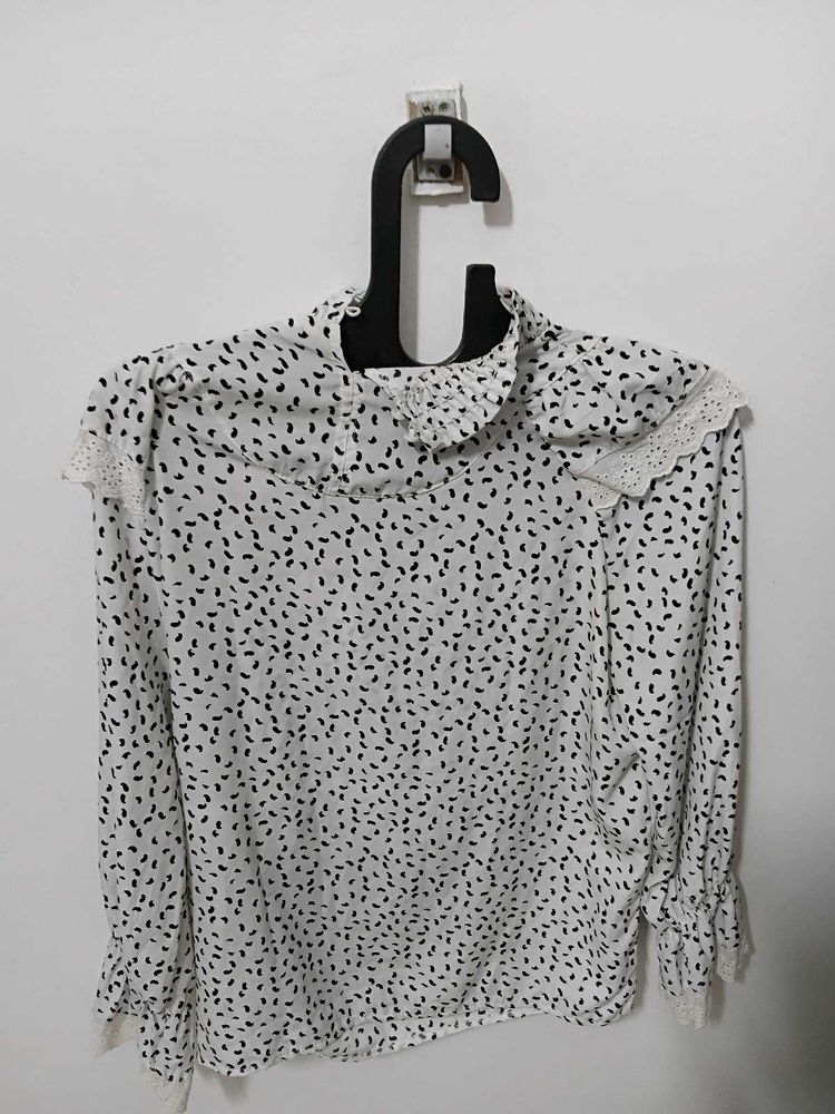 Chic Black &amp; White Patterned Blouse
