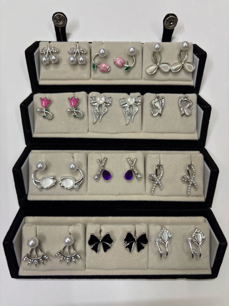Set of 12 earrings with Box