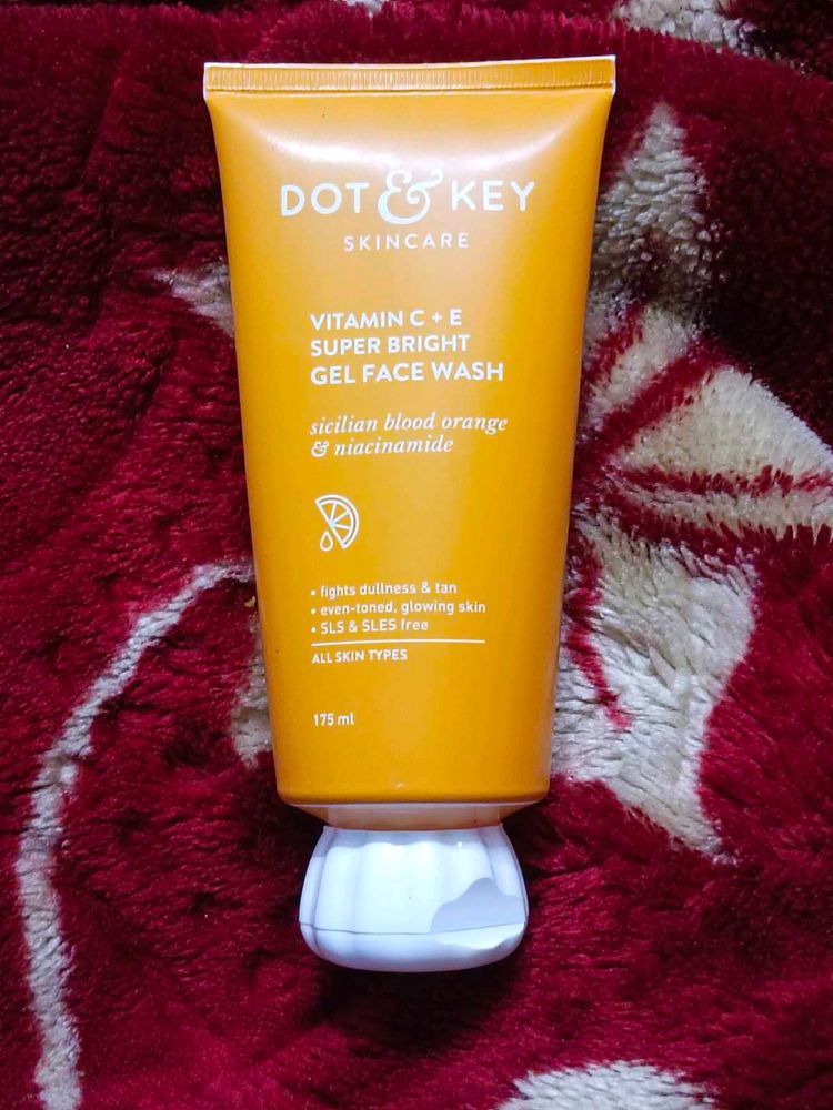 Dot &amp; Key Vitamin C Face Wash