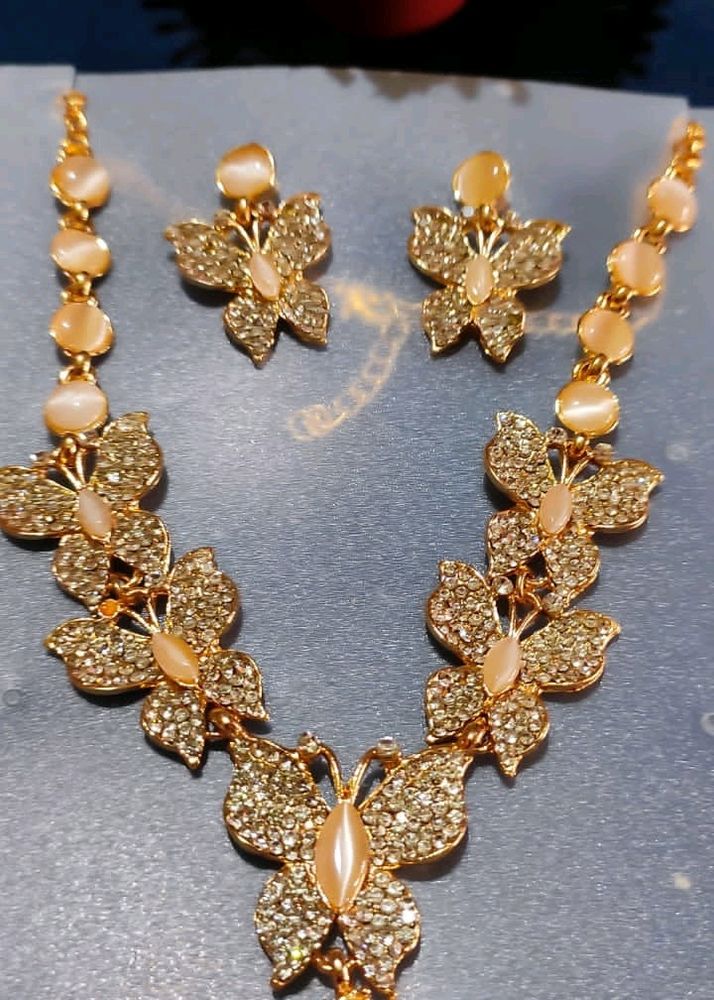 Chic Butterfly Necklace &amp; Earrings Set
