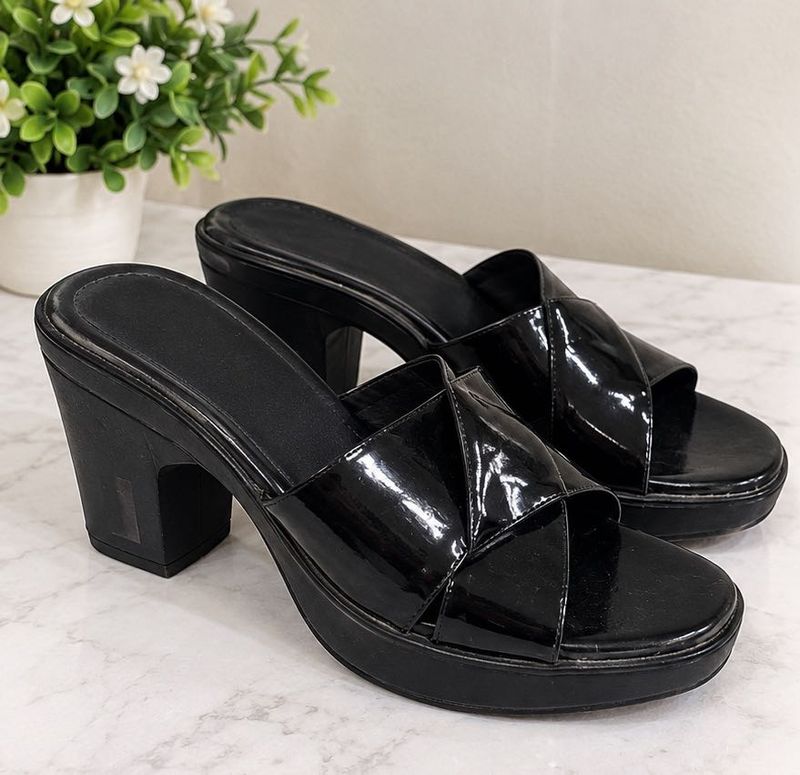 Chic Black Patent Platform Heels