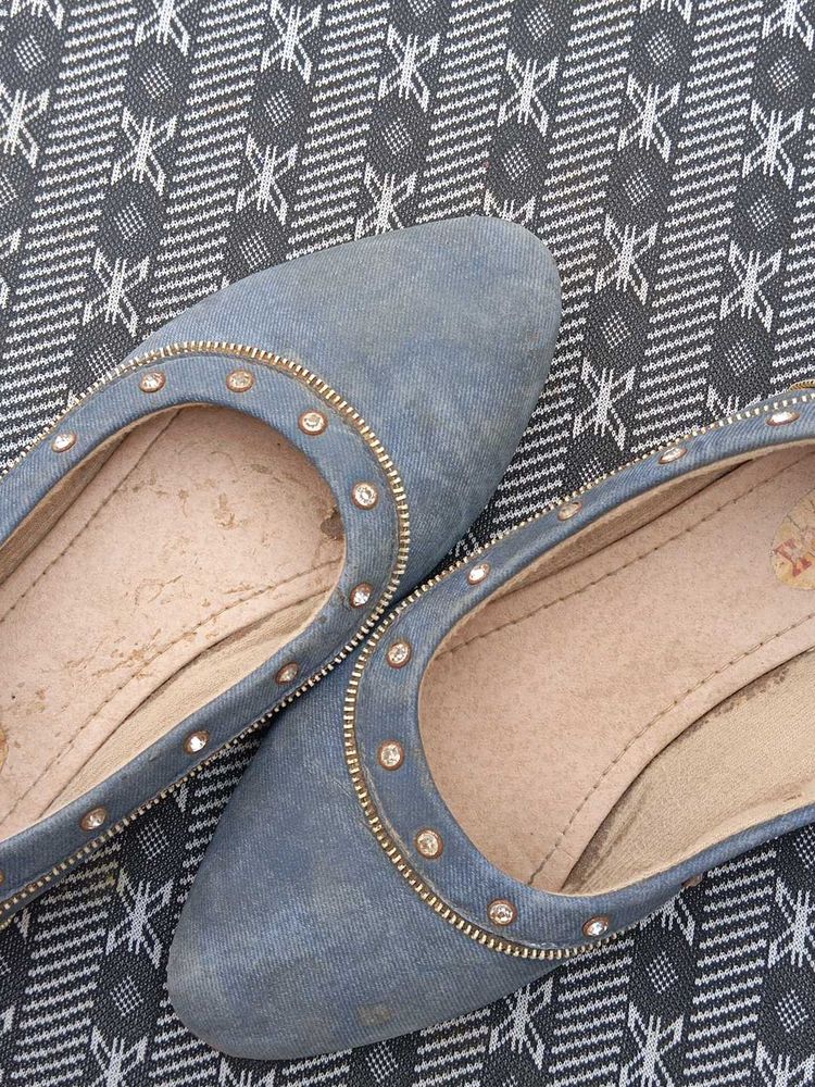 Stylish Denim Flats with Embellishments