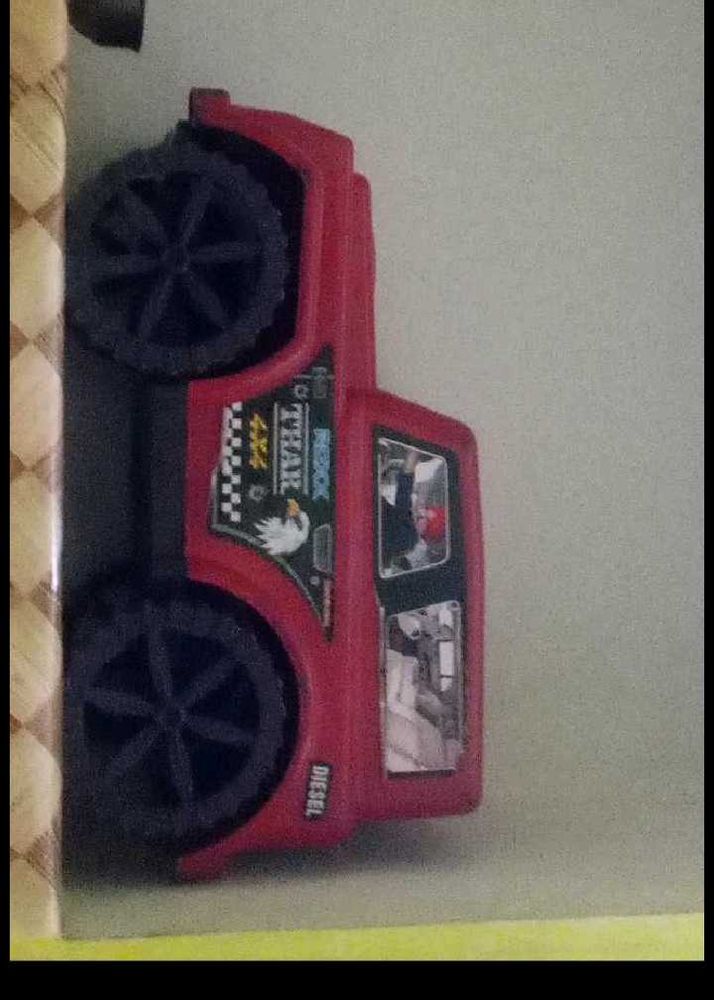 Red Toy thar
