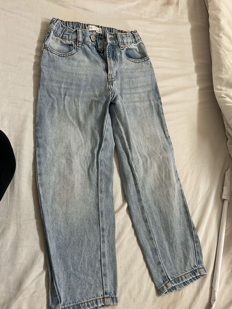 Light Wash Relaxed Fit Jeans