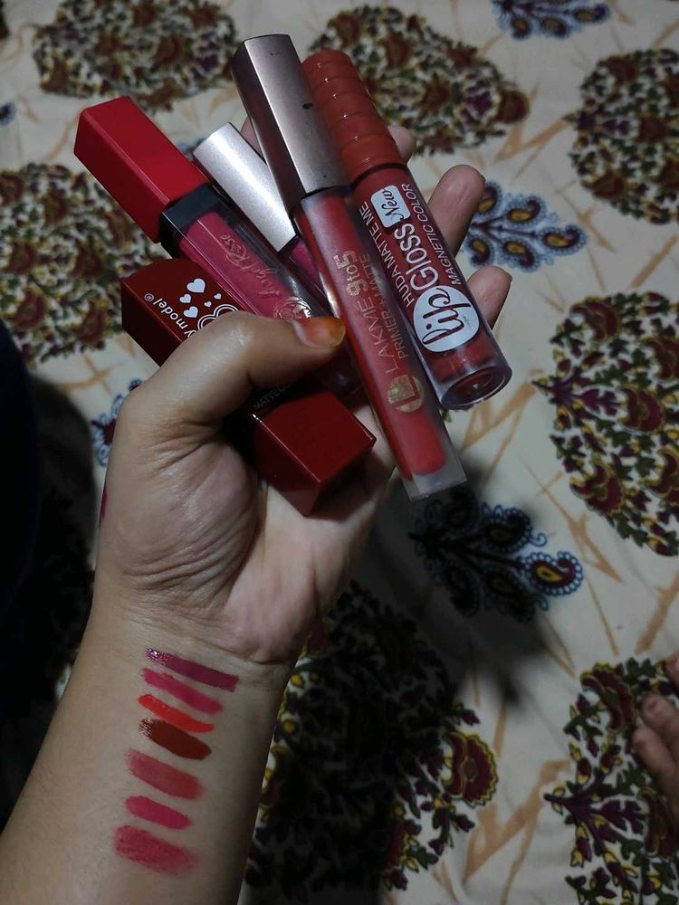 Lot of 5 Lipsticks and Lip Gloss