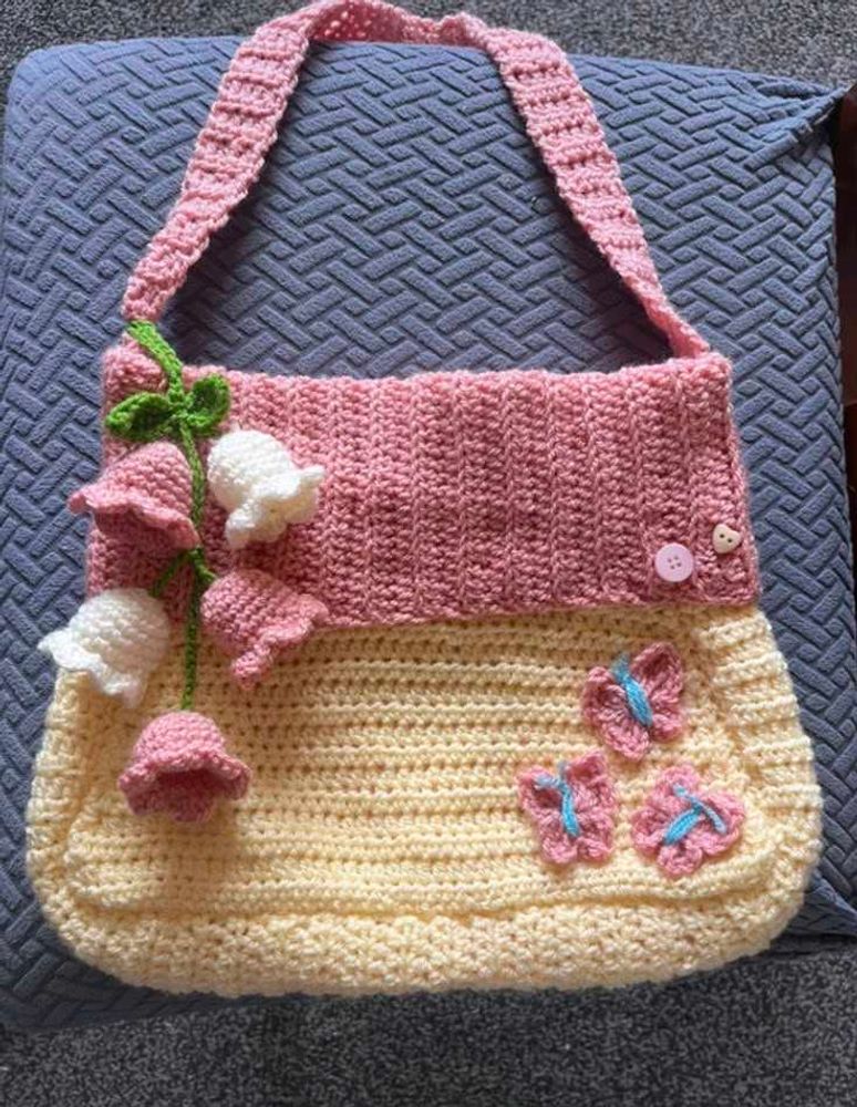 Crocheted Shoulder Bag with Flowers