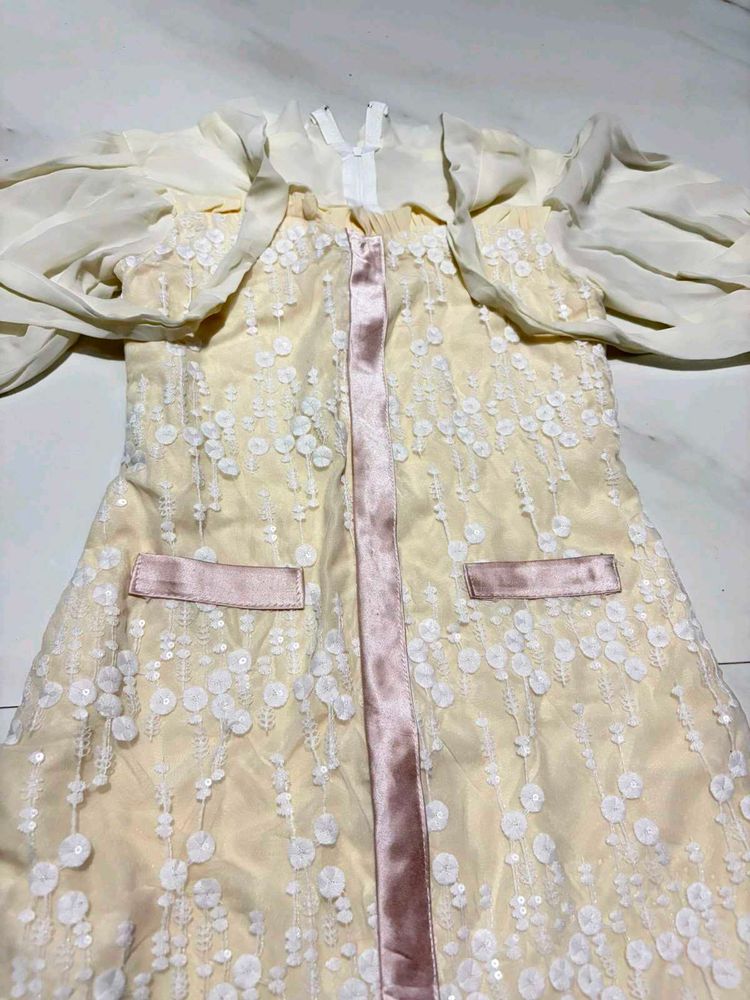 a very cute long top for xxs girlie
