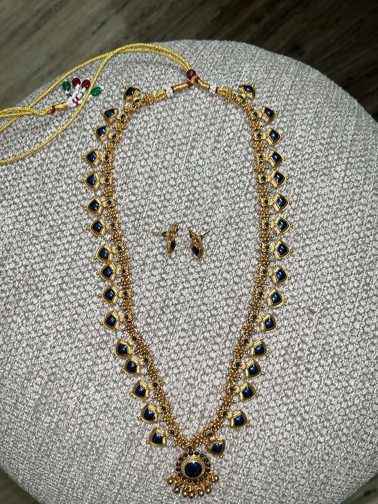 Elegant Gold-Tone Necklace &amp; Earrings Set