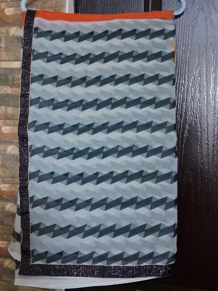 Stylish Geometric Print Saree