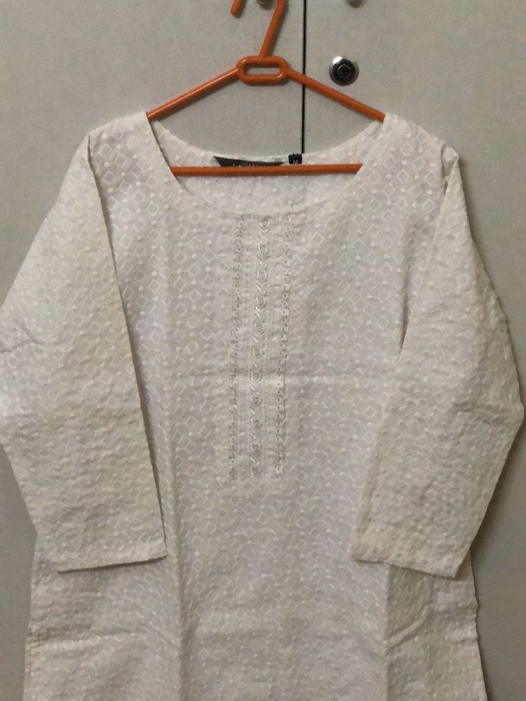 Elegant White Chikankari Kurta