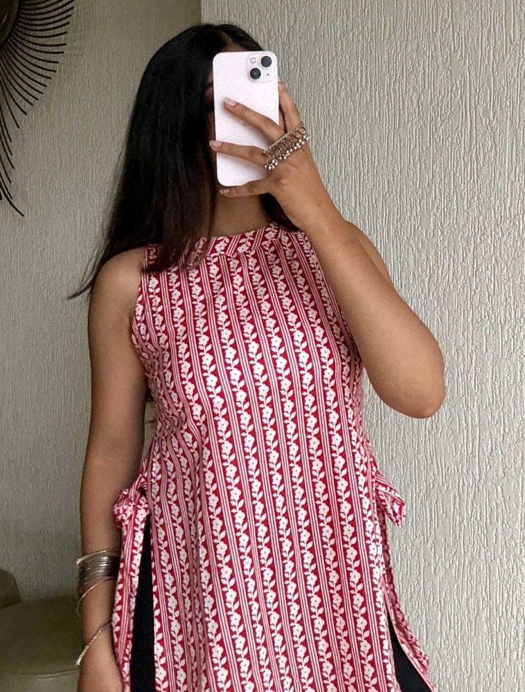 Stylish Printed Sleeveless Kurta