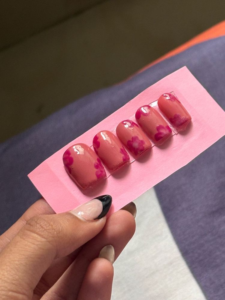 Press-On Nails with Floral Design
