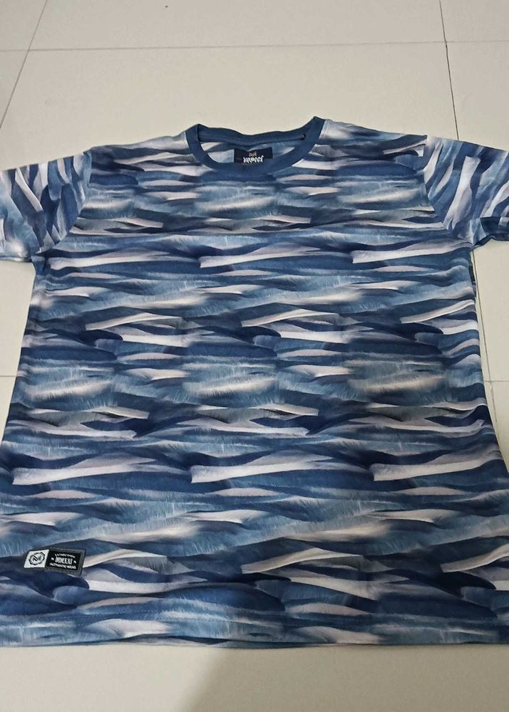 blue tshirt