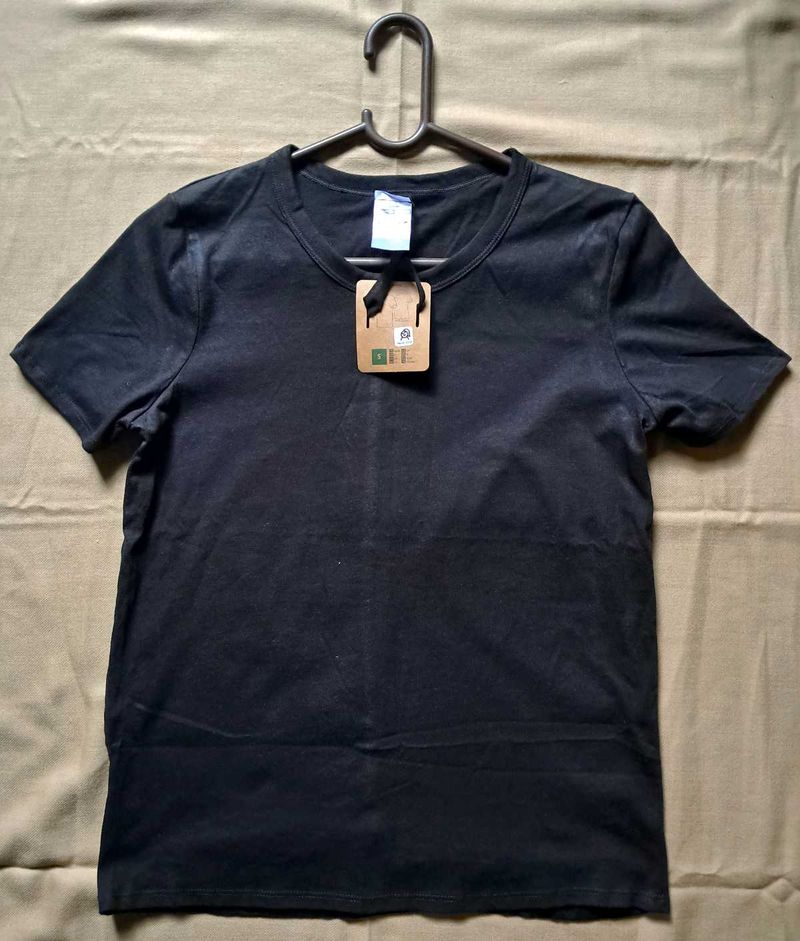 Brand New Decathlon Black T-Shirt–With tag