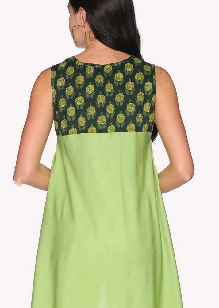 Stylish Sleeveless Kurta with Floral Print
