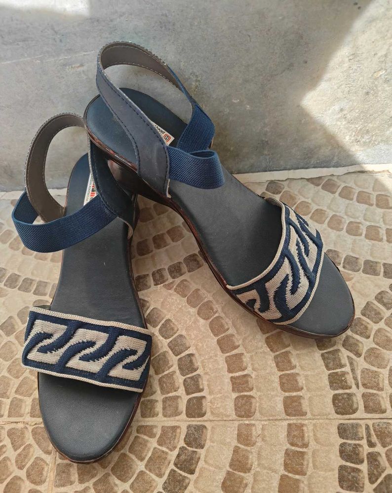 Heel sandal for women