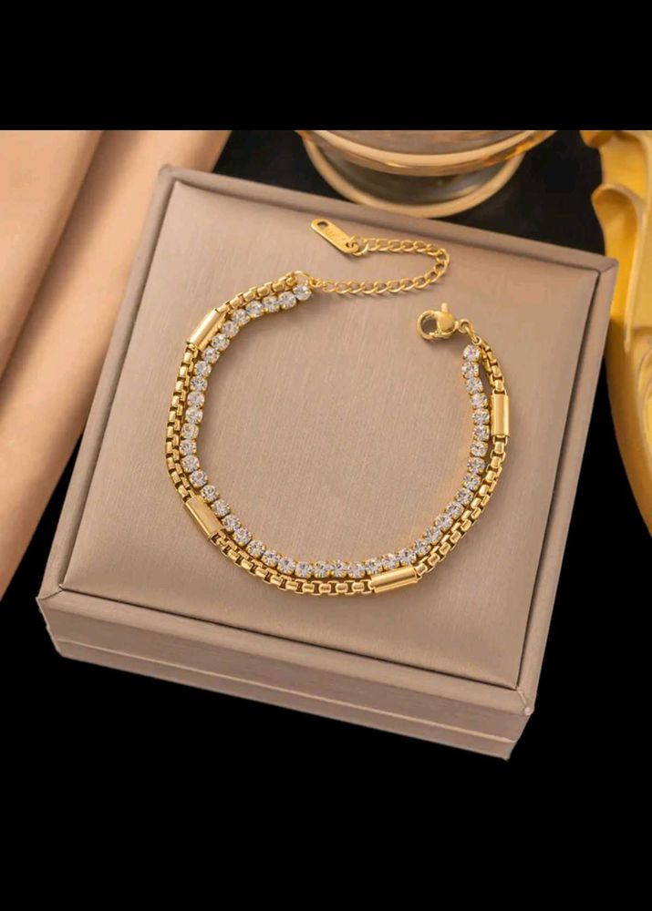 Elegant Gold Bracelet