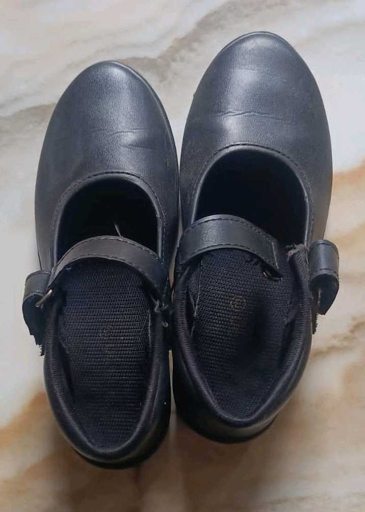 Black school shoes for girls