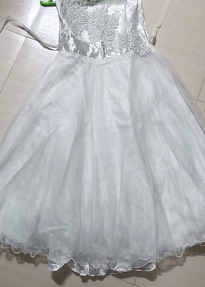 Elegant White Dress, with add on inner sleeve