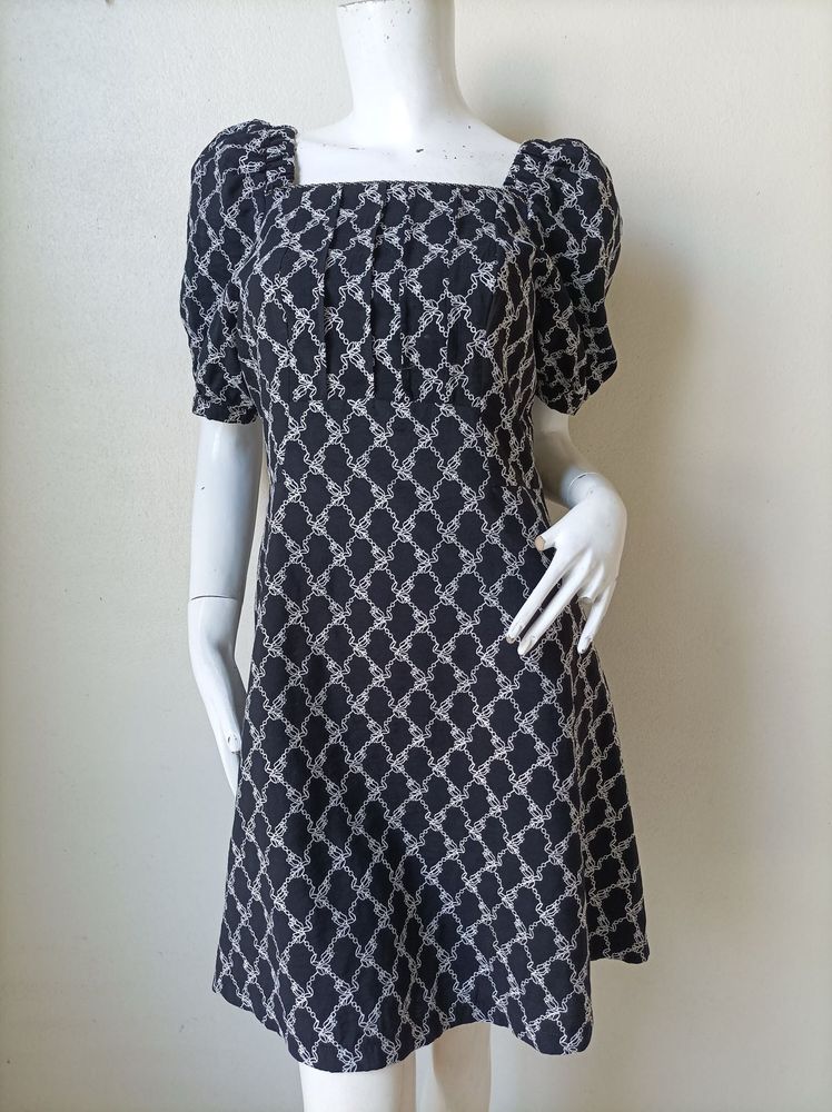 Chic Black &amp; White Patterned Mini Dress