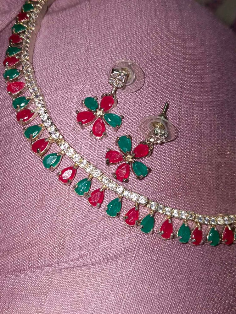 Elegant Red &amp; Green Stone Necklace Set