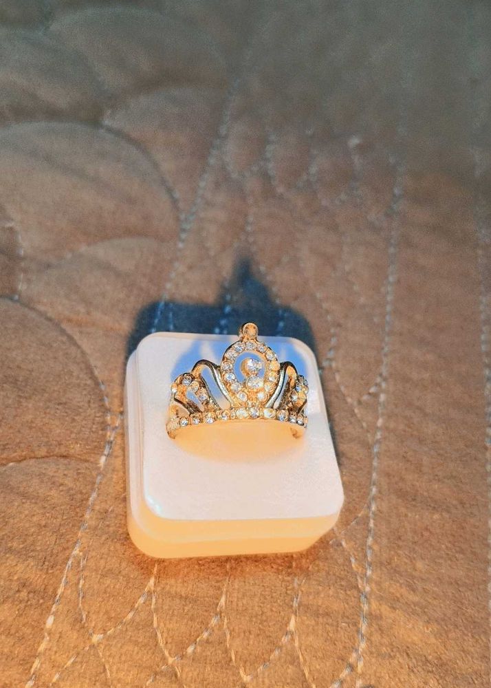 Sparkling Crown Ring