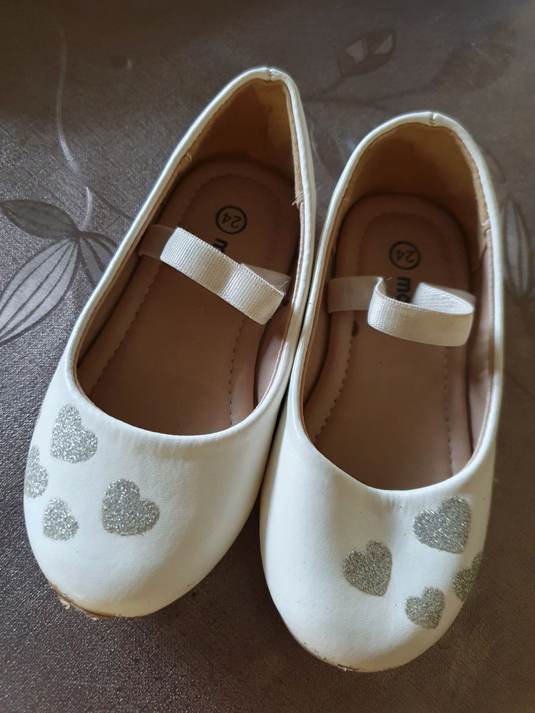 Girls Pretty White Shoes