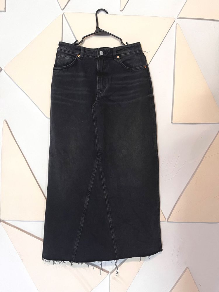 Black Denim Maxi Skirt and bow top