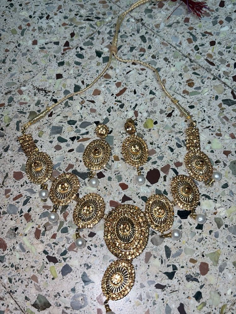Elegant Gold Tone Choker Set