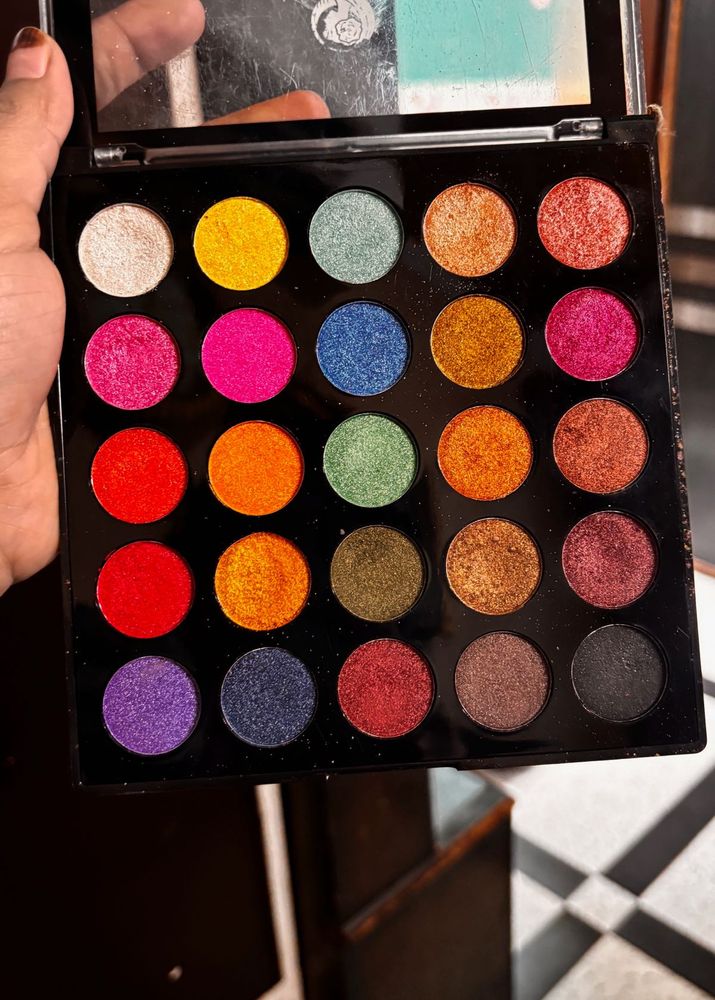 24 Color Eyeshadow Palette