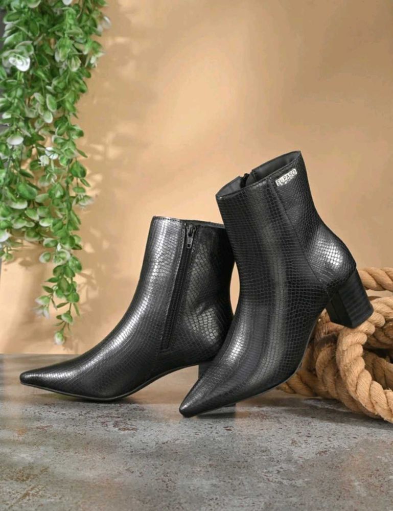 black faux Leather casual Chelsea boots for woman