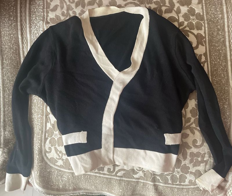 Chic Black &amp; White Cardigan