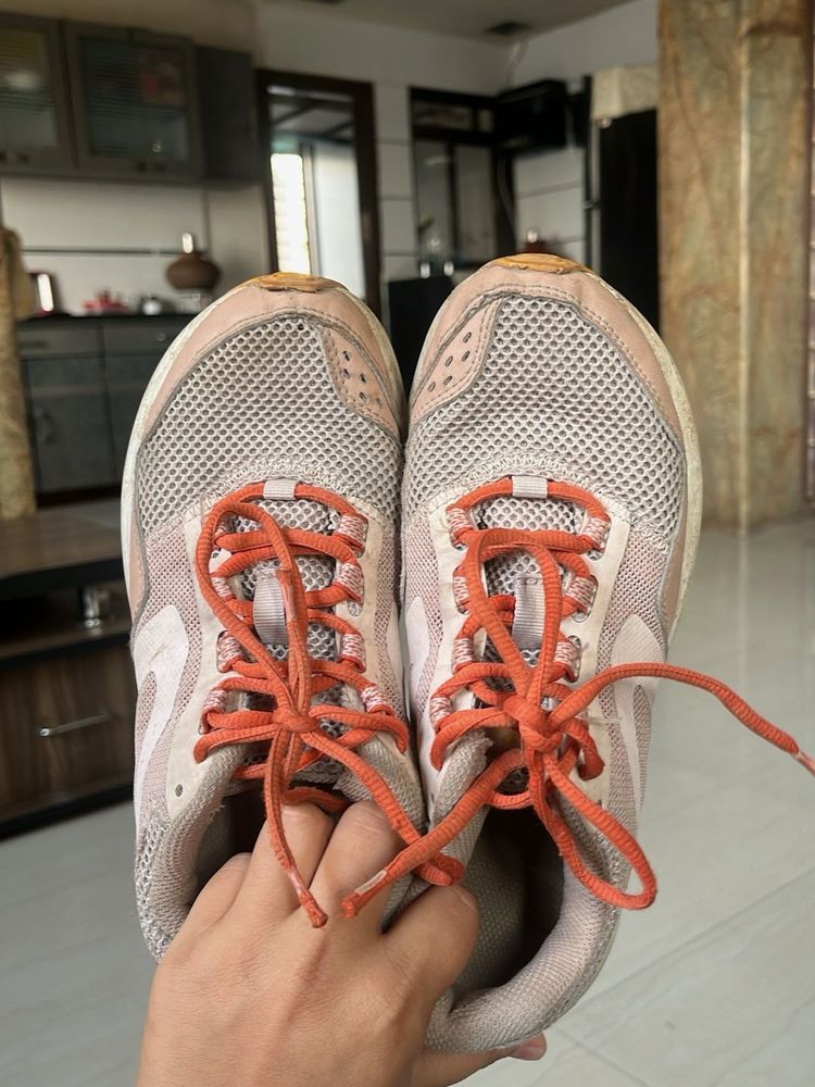 Comfortable Women's Sports Shoes