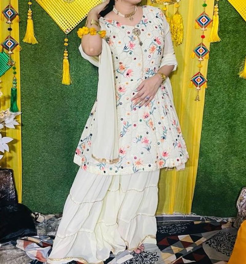 Floral Embroidered Kurta Set