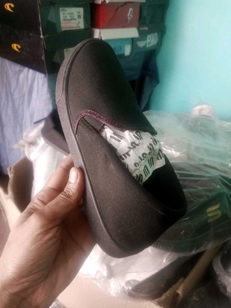 NEW NO USED CASUAL SHOES FOR MEN AND WOMEN.