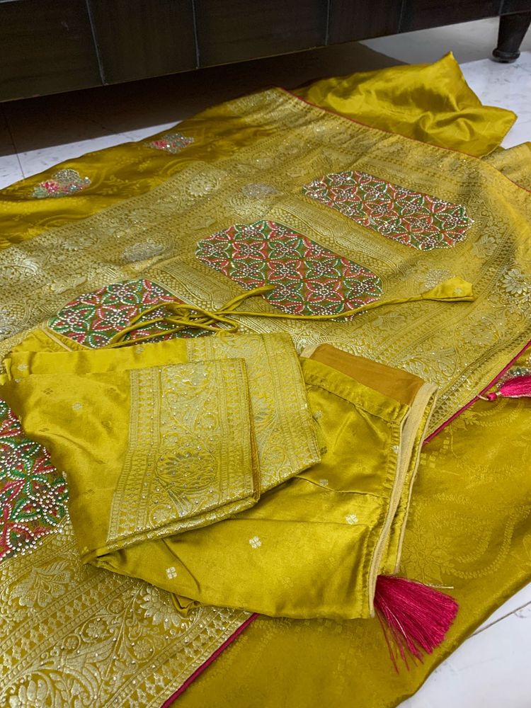 Beautiful Yellow Saree With Blouse