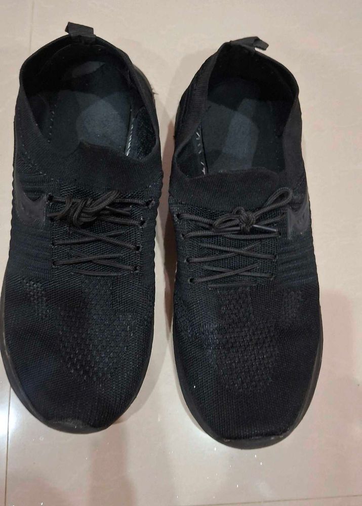 Comfortable Black Knit Sneakers