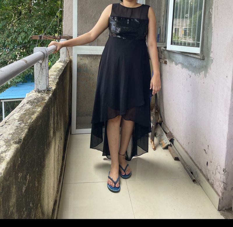 Chic Black Sequined Party Dress