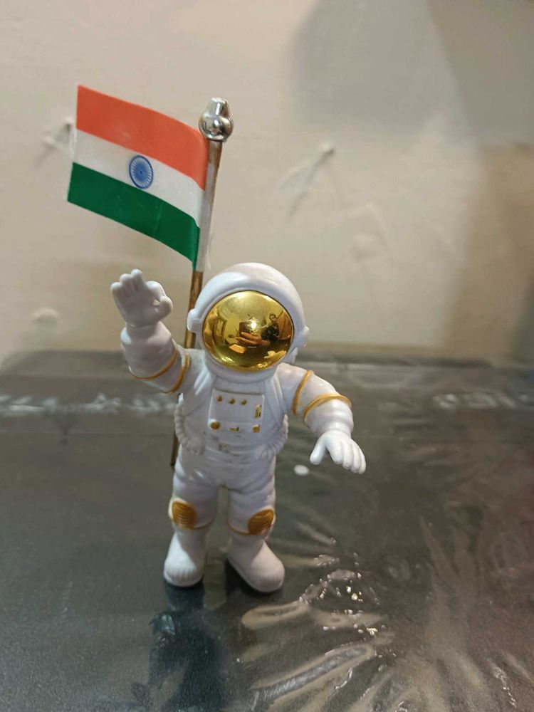 Astronaut Showpiece with Flag