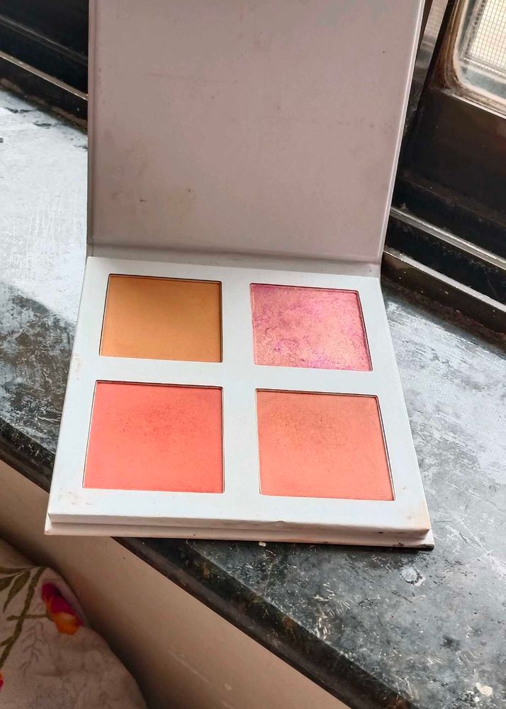 Makeup Revolution 4K Blush Palette