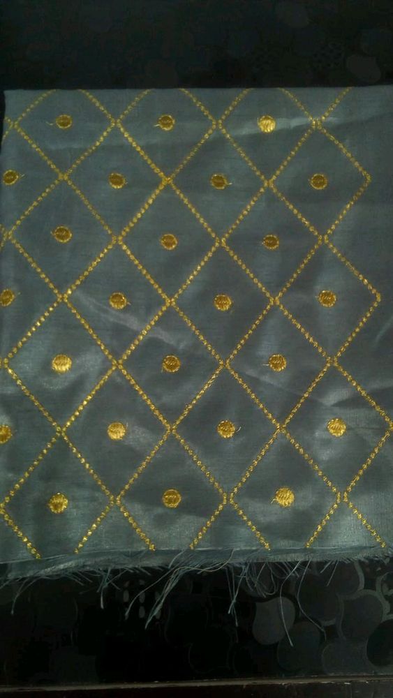 L in size lanhga is stitched choli unstitched good in condition