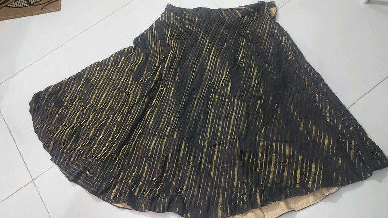 Elegant Black &amp; Gold Striped lehnga