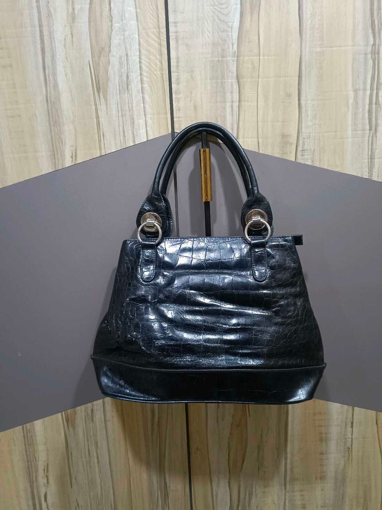 Chic Black Croc Embossed Handbag