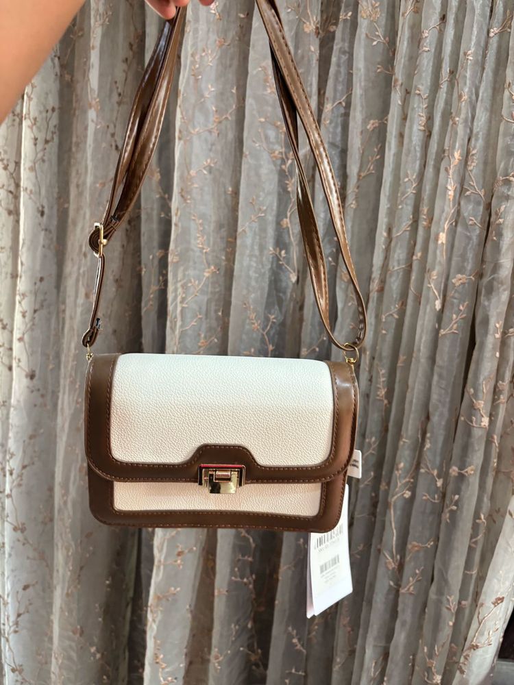 Savana sling purse