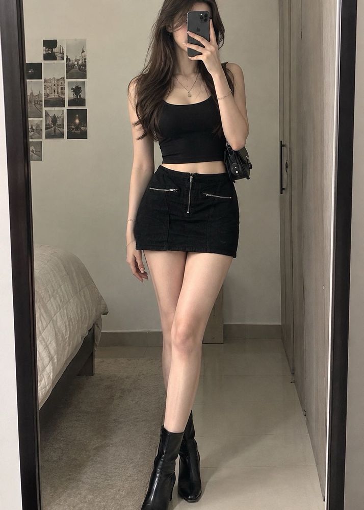 H&amp;M Chic Black Mini Skirt with Zippers