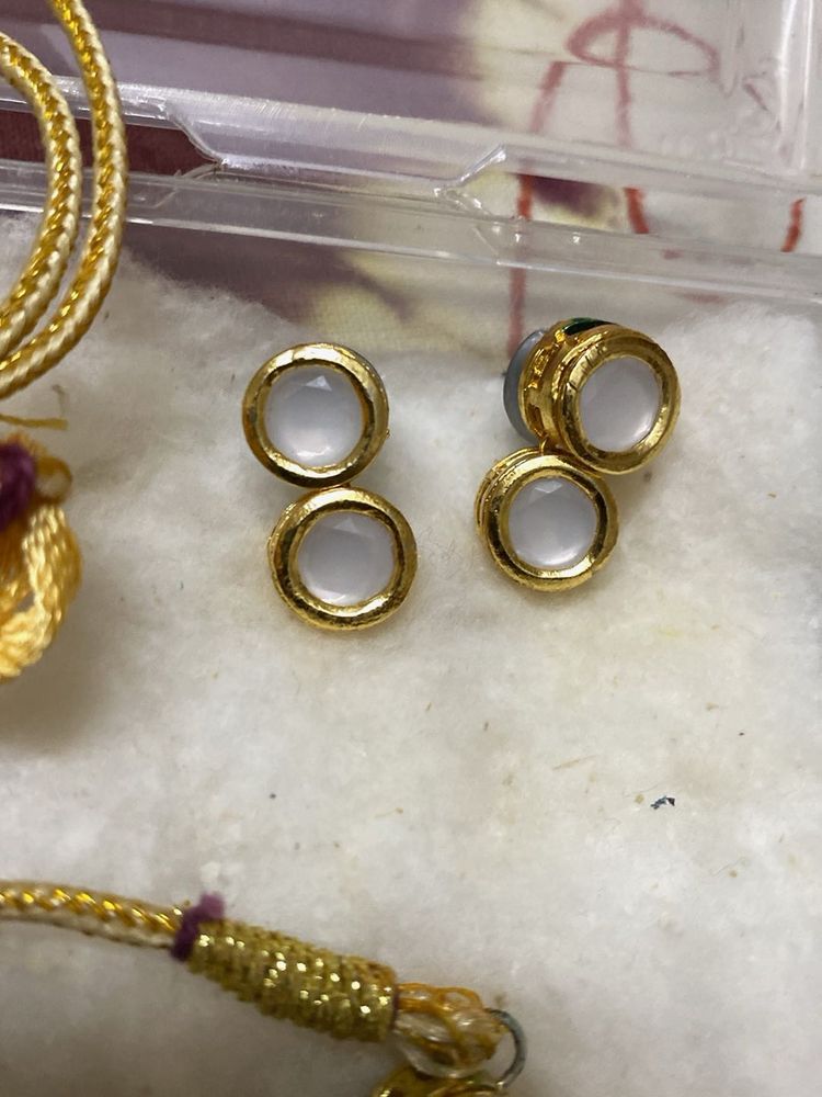 Unique white Kundan minimal necklace