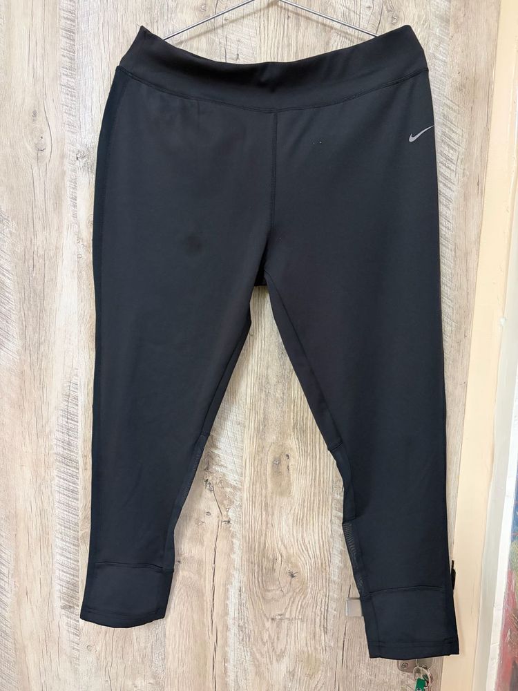 Nike Black Capri Leggings
